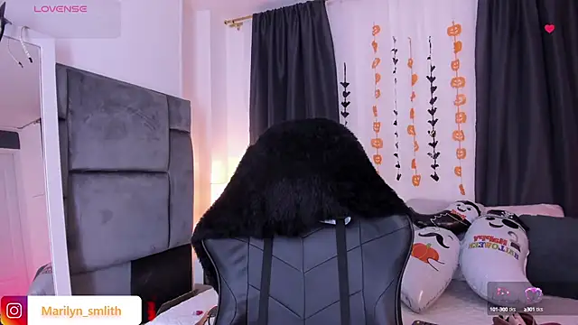 MarilynSmIith online show from October 4, 12:58 pm