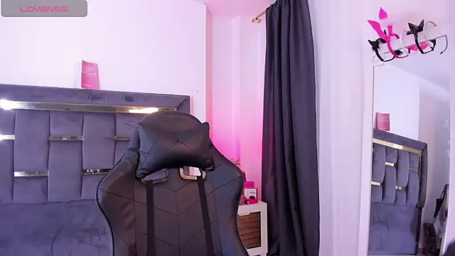 MarilynSmIith online show from December 2, 3:07 pm