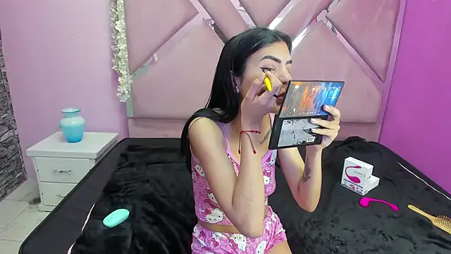 IsisRouse online show from February 9, 3:22 am