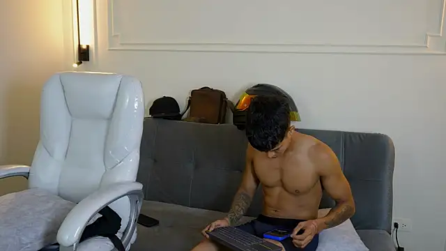 Paradise boy s online show from January 18, 2:14 am