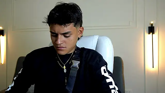 Paradise boy s online show from February 8, 12:17 am