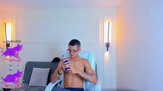 Paradise boy s online show from February 6, 2:09 pm