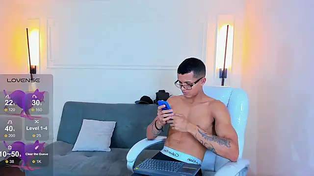 Paradise boy s online show from February 9, 6:01 pm