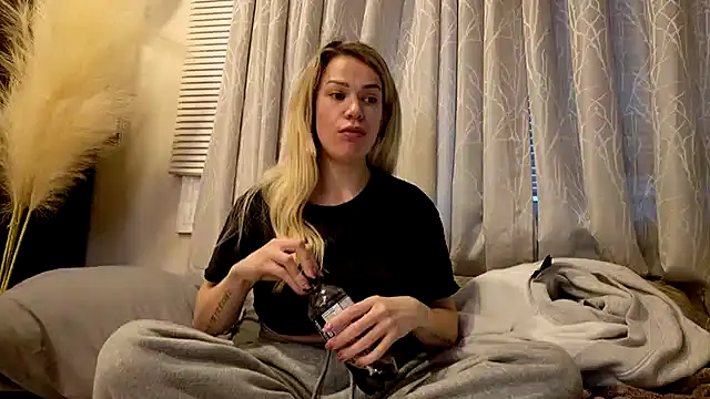 kianaxxx online show from January 7, 12:13 am