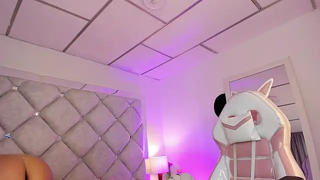 alessiaferry online show from January 12, 5:40 pm