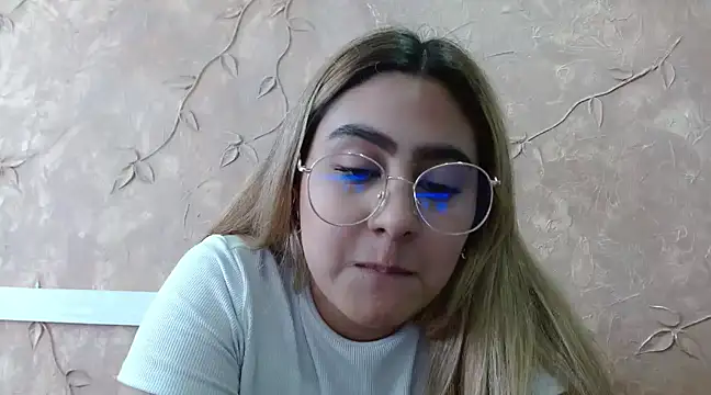 Miabonnett  online show from February 21, 6:15 pm