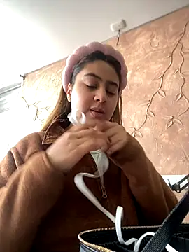 Miabonnett  online show from October 9, 12:03 pm