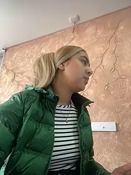 Miabonnett  online show from October 18, 12:06 pm