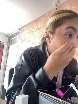 Miabonnett  online show from November 22, 12:15 pm