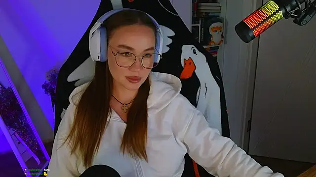 Snapshot of Emili1- chatting on March 22, 1:08 pm Emili1- online show from March 22, 1:08 pm