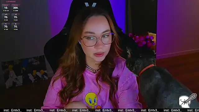 Snapshot of Emili1- chatting on July 2, 11:38 am Emili1- online show from July 2, 11:38 am