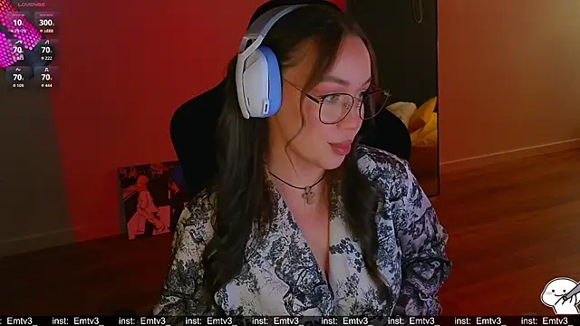 Snapshot of Emili1- chatting on July 28, 11:39 am Emili1- online show from July 28, 11:39 am