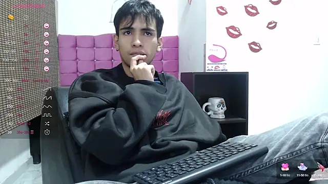 Snapshot of zack_thunder chatting on December 28, 12:35 pm zack thunder online show from December 28, 12:35 pm