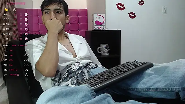 Snapshot of zack_thunder chatting on January 4, 12:27 pm zack thunder online show from January 4, 12:27 pm