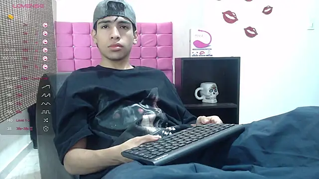 Snapshot of zack_thunder chatting on January 9, 12:19 pm zack thunder online show from January 9, 12:19 pm
