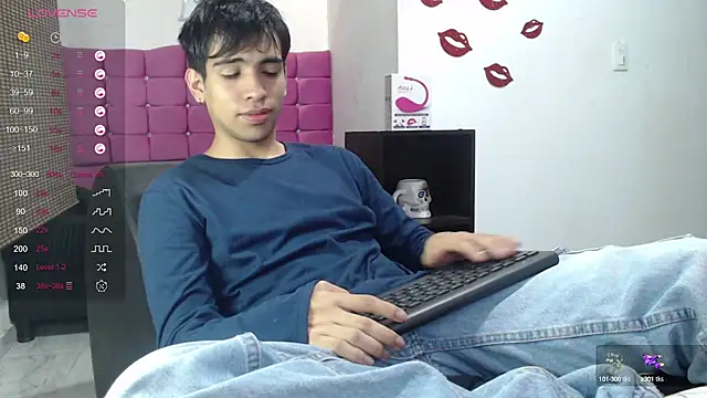 Snapshot of zack_thunder chatting on January 10, 12:26 pm zack thunder online show from January 10, 12:26 pm