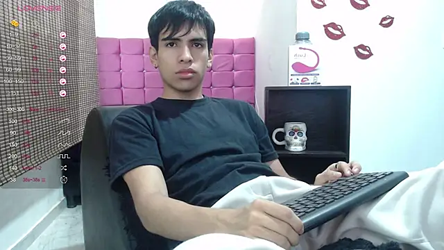 Snapshot of zack_thunder chatting on January 15, 12:25 pm zack thunder online show from January 15, 12:25 pm