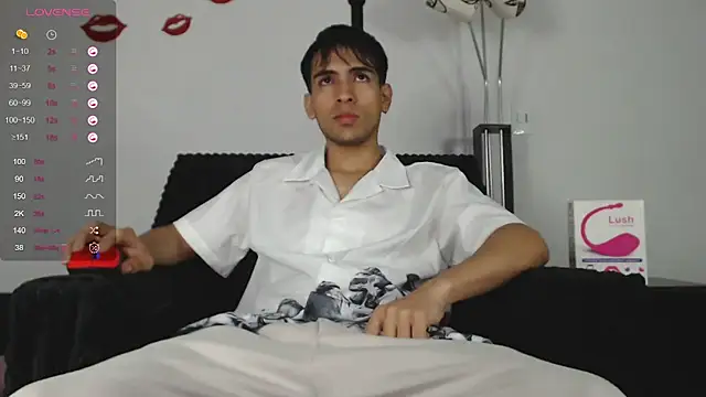 Snapshot of zack_thunder chatting on February 17, 11:44 am zack thunder online show from February 17, 11:44 am
