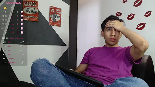 Snapshot of zack_thunder chatting on February 22, 9:48 pm zack thunder online show from February 22, 9:48 pm