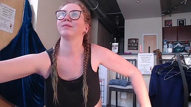 littlelustlamb online show from October 8, 5:32 pm