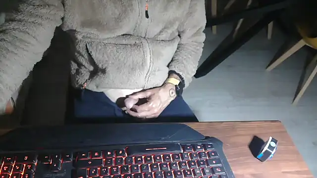 Snapshot of Adri_gard chatting on April 20, 8:21 pm Adri gard online show from April 20, 8:21 pm