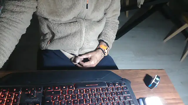 Snapshot of Adri_gard chatting on April 25, 8:28 pm Adri gard online show from April 25, 8:28 pm