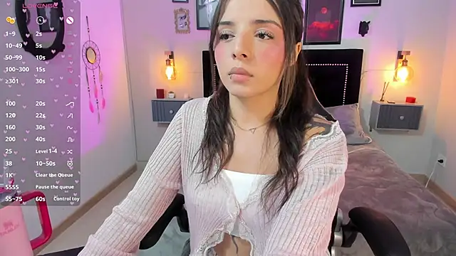 Snapshot of Charlotte__Benett chatting on February 12, 4:07 am Charlotte Benett online show from February 12, 4:07 am