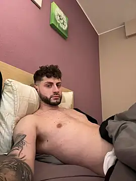 Snapshot of michifolli92 chatting on December 14, 8:08 pm michifolli92 online show from December 14, 8:08 pm