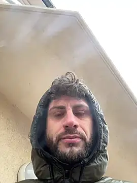 Snapshot of michifolli92 chatting on February 5, 9:04 am michifolli92 online show from February 5, 9:04 am