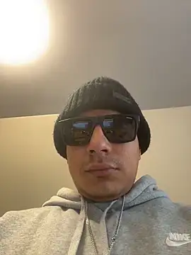 Snapshot of MynameisPaco chatting on February 10, 4:33 pm MynameisPaco online show from February 10, 4:33 pm