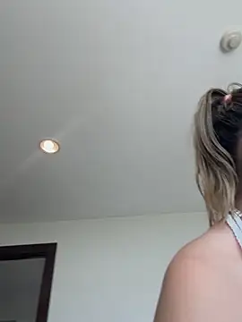 Snapshot of Alirawrz chatting on March 2, 5:19 am Alirawrz online show from March 2, 5:19 am