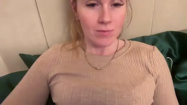 redheadrosie69 online show from December 4, 8:06 pm