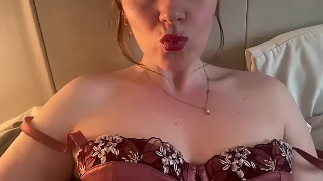 redheadrosie69 online show from March 9, 8:13 pm
