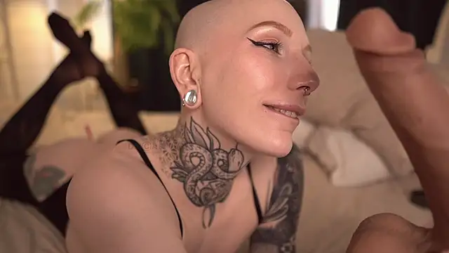 Snapshot of ifuckingtoy_ chatting on March 18, 11:52 am ifuckingtoy  online show from March 18, 11:52 am