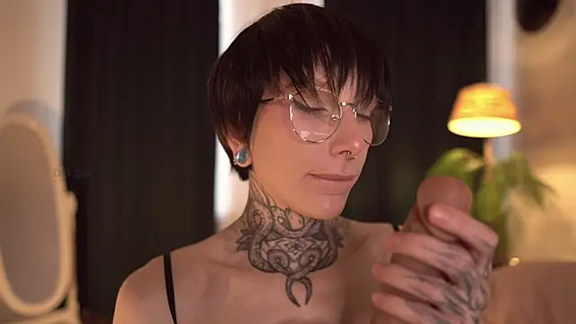 Snapshot of ifuckingtoy_ chatting on September 20, 11:44 am ifuckingtoy  online show from September 20, 11:44 am