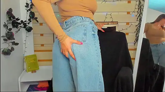 Snapshot of Josephine_Kiss chatting on April 27, 12:14 pm Josephine Kiss online show from April 27, 12:14 pm