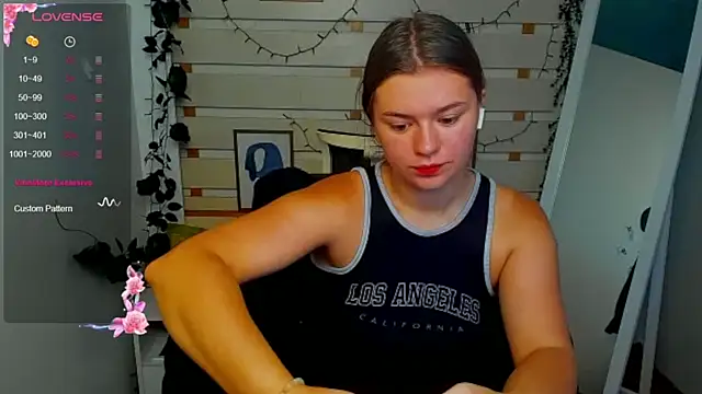 Snapshot of Josephine_Kiss chatting on August 5, 2:20 pm Josephine Kiss online show from August 5, 2:20 pm