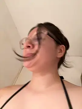 livgomez online show from January 7, 12:24 am