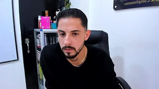 Snapshot of Erick_Wall chatting on March 6, 3:52 pm Erick Wall online show from March 6, 3:52 pm