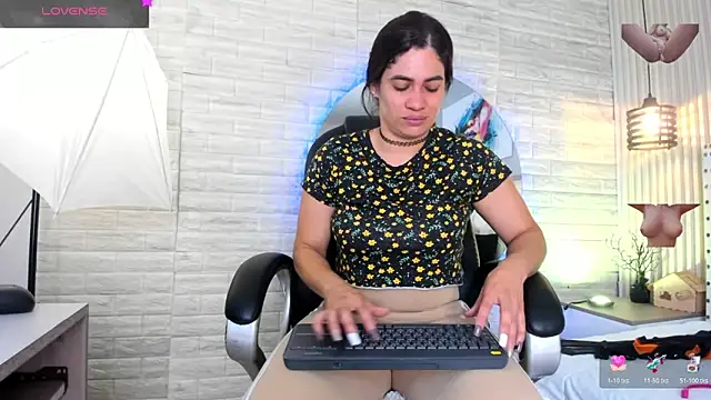 sussy  stone online show from April 4, 12:02 pm