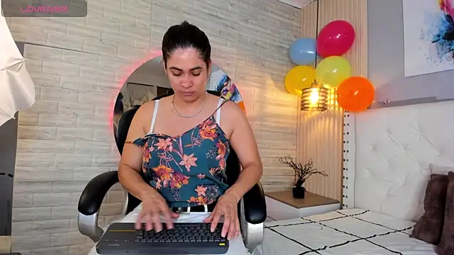 Snapshot of sussy__stone chatting on May 14, 12:12 pm sussy stone online show from May 14, 12:12 pm