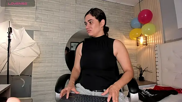Snapshot of sussy__stone chatting on May 15, 12:01 pm sussy stone online show from May 15, 12:01 pm