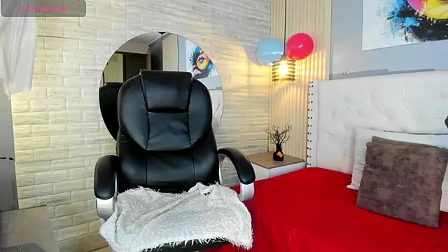 Snapshot of sussy__stone chatting on May 28, 12:13 pm sussy stone online show from May 28, 12:13 pm