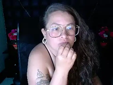 Snapshot of SaraThomso chatting on December 29, 9:06 am SaraThomso online show from December 29, 9:06 am