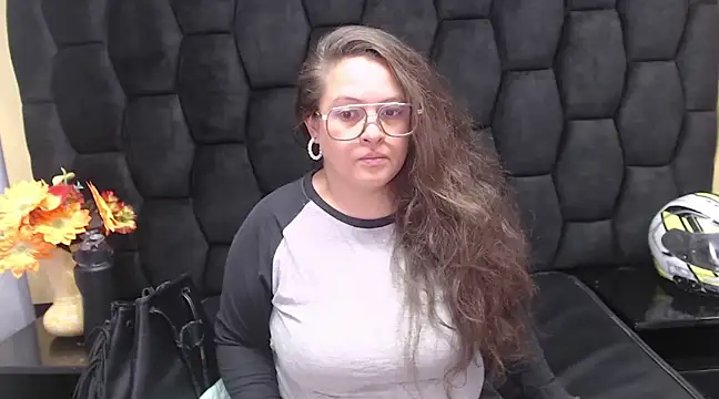 Snapshot of SaraThomso chatting on January 30, 2:49 am SaraThomso online show from January 30, 2:49 am