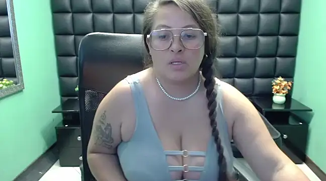 Snapshot of SaraThomso chatting on February 2, 7:35 pm SaraThomso online show from February 2, 7:35 pm