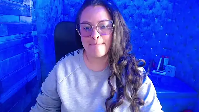 Snapshot of SaraThomso chatting on September 18, 3:30 am SaraThomso online show from September 18, 3:30 am