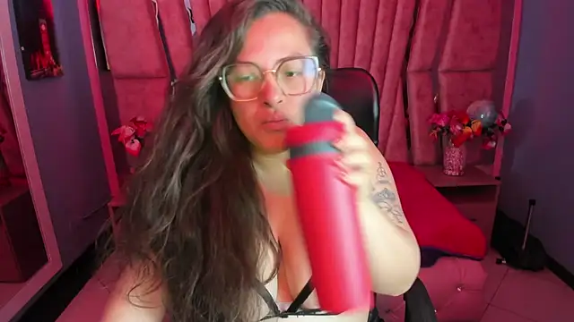 Snapshot of SaraThomso chatting on September 27, 3:22 am SaraThomso online show from September 27, 3:22 am