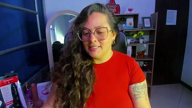 Snapshot of SaraThomso chatting on September 30, 3:33 am SaraThomso online show from September 30, 3:33 am