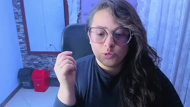 SaraThomso online show from December 19, 2:13 pm